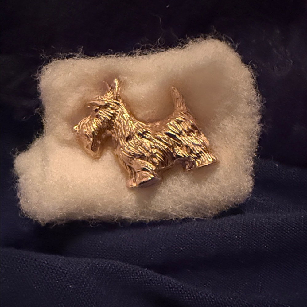 Vintage Scottie Avon Pin